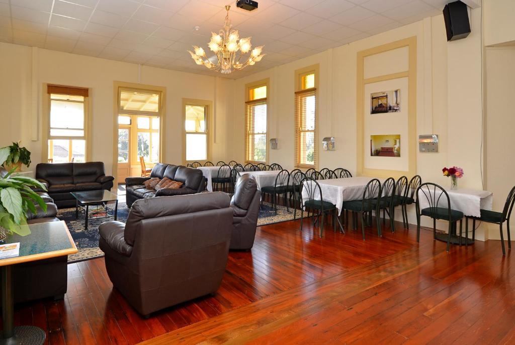 Manor Views Nz Hotel Huntly Room photo
