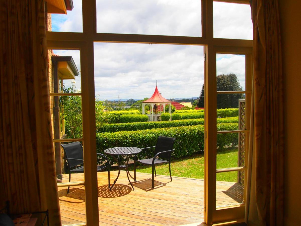 Manor Views Nz Hotel Huntly Exterior photo