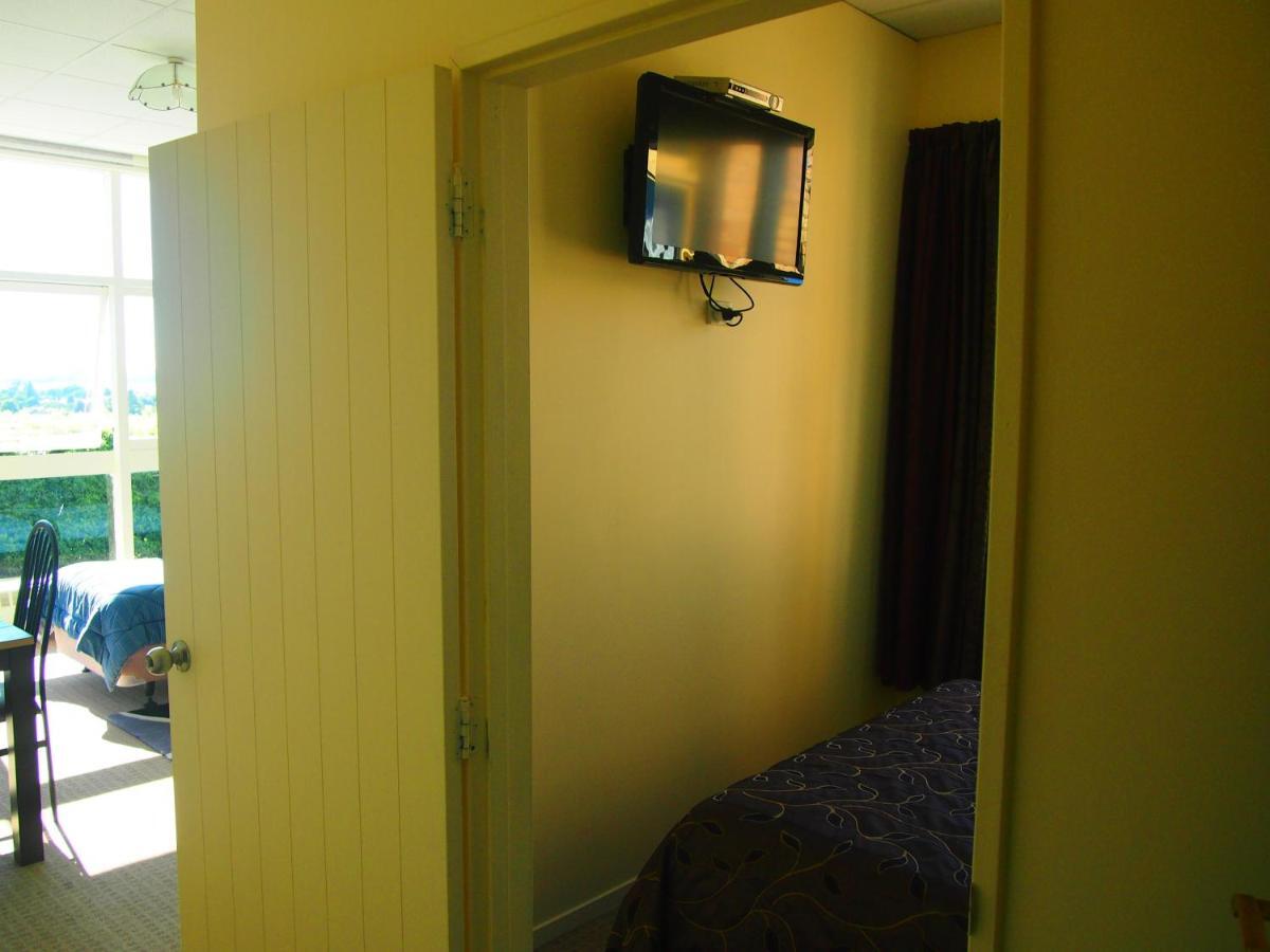 Manor Views Nz Hotel Huntly Exterior photo